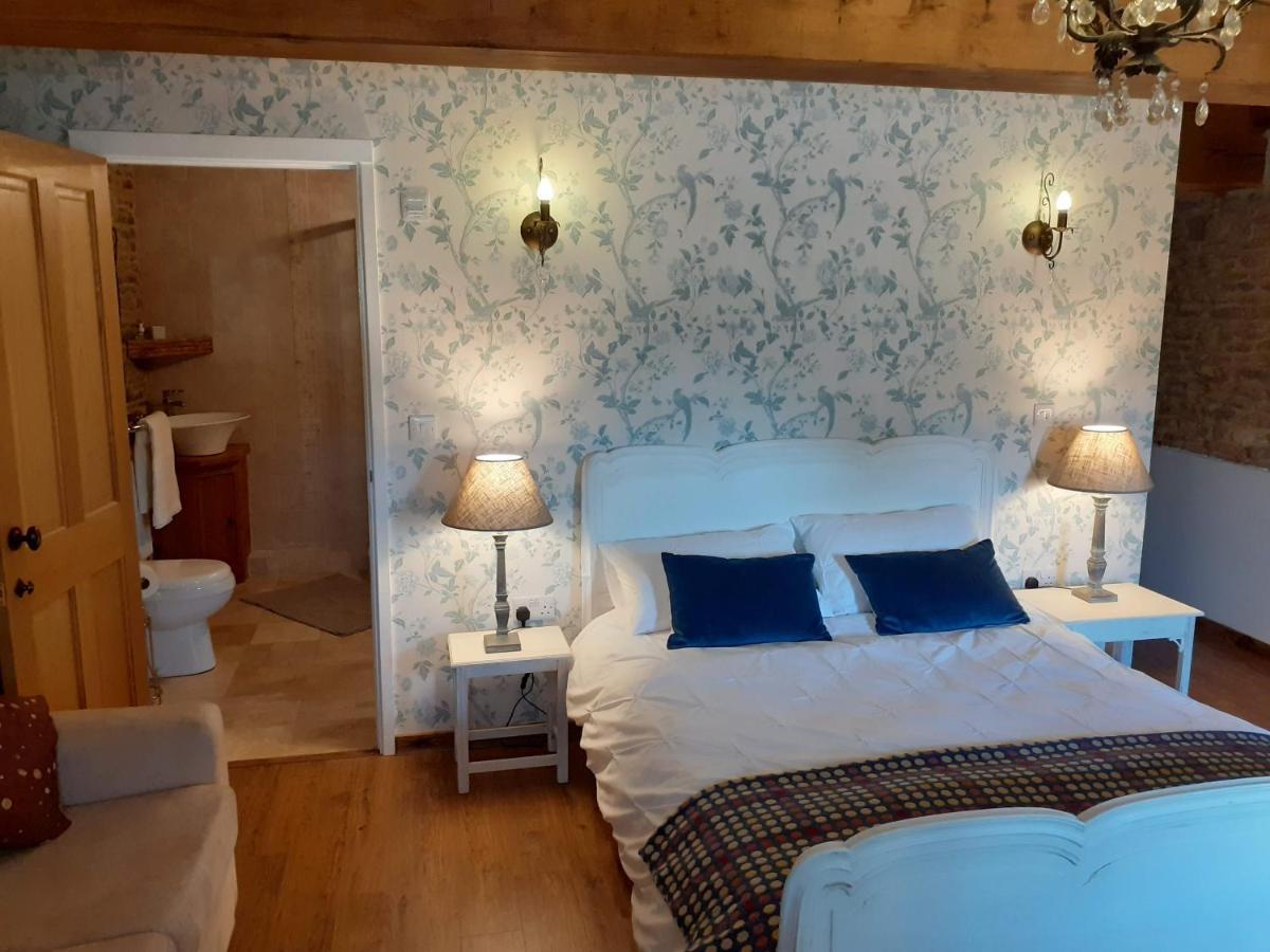 The Byre North End Farm Bed & Breakfast Ashton Keynes Exterior photo
